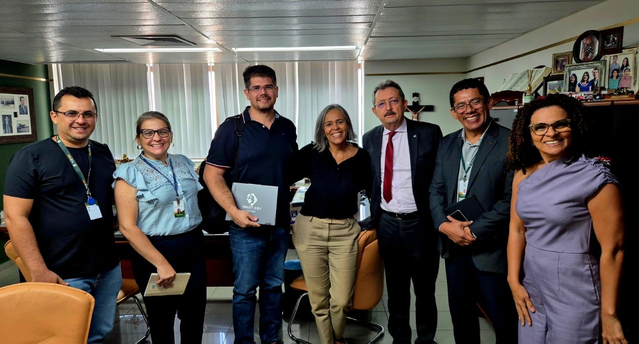 <p data-pm-slice="0 0 []" style="text-align: justify">O Tribunal de Contas do Estado do Rio Grande do Norte instituiu, por meio da Portaria nº 261/2025-GP/TCE, o <strong data-start="260" data-end="319">Comitê Gestor de Proteção e Privacidade de Dados (CGPD)</strong>. O grupo tem a missão de fortalecer a governança e a cultura de proteção de dados pessoais no âmbito do TCE-RN, em conformidade com a <strong data-start="454" data-end="495">Lei Geral de Proteção de Dados (LGPD)</strong>.</p><p data-start="500" data-end="792" style="text-align: justify">O Comitê é presidido pelo Conselheiro <strong data-start="538" data-end="576">Antônio Gilberto de Oliveira Jales</strong> e conta com a participação de servidores de diferentes áreas da instituição, reunindo experiências técnicas e administrativas para apoiar a implementação das ações voltadas à privacidade e segurança da informação.</p><p data-start="794" data-end="820" style="text-align: justify"><strong data-start="794" data-end="820">Integrantes do Comitê:&nbsp;</strong>Antônio Gilberto de Oliveira Jales, Márcia Soares Marques, Leonardo Medeiros Júnior, Jailson Tavares Pereira, Érica Kalínea Barbosa de Souza Brito Sales de Araújo, Michele Rodrigues Dias, José Alex de Sousa, Francisco Eduardo Meira de Castro Alves.</p><p data-start="1096" data-end="1324" style="text-align: justify">Com a criação do CGPD, o TCE-RN reforça seu compromisso com a <strong data-start="1158" data-end="1227">transparência, a responsabilidade e a proteção dos dados pessoais</strong>, promovendo práticas que assegurem o tratamento ético e seguro das informações sob sua guarda.</p><p data-start="1096" data-end="1324" style="text-align: justify">Entre as atribuições do CGPD estão a elaboração e revisão de normas internas, apoio no mapeamento de fluxos de dados pessoais, a avaliação de riscos e a definição de controles, a implementação de planos de resposta a incidentes, a adequação de contratos com fornecedores, a orientação às unidades quanto às bases legais e prazos de retenção, a promoção de programas contínuos de capacitação e a disponibilização de canais transparentes para o exercício dos direitos dos titulares. O Comitê também acompanhará indicadores de conformidade, emitirá recomendações periódicas e produzirá relatórios de governança para subsidiar a tomada de decisão da alta administração.</p>