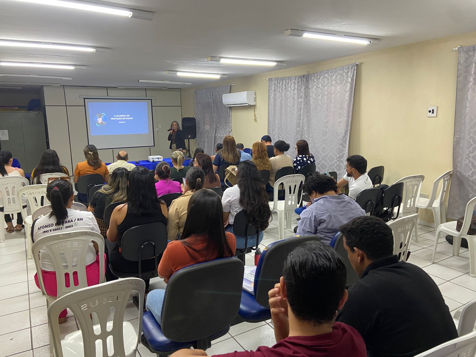 <h2 style="text-align: left"><strong><em><span style="font-size: 18pt;">Encarregada de Dados do TCE-RN palestra sobre LGPD em evento para Prefeitura de Pedro Avelino</span></em></strong></h2><hr><p style="text-align: justify"><span style="font-family: sans-serif;">A Prefeitura de Pedro Avelino realizou um momento especial de debate e orientação sobre a Lei Geral de Proteção de Dados (LGPD), reforçando a importância da responsabilidade, segurança e transparência no tratamento das informações públicas.</span></p><p style="text-align: justify"><span style="font-family: sans-serif;">O encontro contou com a participação de Márcia Marques, Auditora de Controle Externo e encarregada de dados do TCE/RN, que trouxe uma visão técnica e prática sobre os impactos da LGPD na administração pública.</span></p><p style="text-align: justify"><span style="font-family: sans-serif;">A iniciativa fortalece a cultura de proteção de dados no serviço público e contribui para uma gestão cada vez mais segura, eficiente e comprometida com as informações da população.</span></p><p style="text-align: justify"><span style="font-family: sans-serif;">Foto/Divulgação: Prefeitura de Pedro Avelino</span></p><p class="x14z9mp xat24cr x1lziwak x1vvkbs xtlvy1s x126k92a" style="white-space: pre-wrap; overflow-wrap: break-word; margin-top: 0.5em; margin-inline: 0px; margin-bottom: 0px; font-family: "Segoe UI Historic", "Segoe UI", Helvetica, Arial, sans-serif; color: rgb(5, 5, 5); font-size: 15px; font-style: normal; font-variant-ligatures: normal; font-variant-caps: normal; font-weight: 400; letter-spacing: normal; orphans: 2; text-align: start; text-indent: 0px; text-transform: none; widows: 2; word-spacing: 0px; -webkit-text-stroke-width: 0px; background-color: rgb(255, 255, 255); text-decoration-thickness: initial; text-decoration-style: initial; text-decoration-color: initial;"></p><p class="x14z9mp xat24cr x1lziwak x1vvkbs xtlvy1s x126k92a" style="white-space: pre-wrap; overflow-wrap: break-word; margin-top: 0.5em; margin-inline: 0px; margin-bottom: 0px; font-family: "Segoe UI Historic", "Segoe UI", Helvetica, Arial, sans-serif; color: rgb(5, 5, 5); font-size: 15px; font-style: normal; font-variant-ligatures: normal; font-variant-caps: normal; font-weight: 400; letter-spacing: normal; orphans: 2; text-align: start; text-indent: 0px; text-transform: none; widows: 2; word-spacing: 0px; -webkit-text-stroke-width: 0px; background-color: rgb(255, 255, 255); text-decoration-thickness: initial; text-decoration-style: initial; text-decoration-color: initial;"></p><p></p>